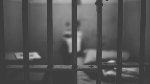 Dan prisión preventiva a padres de presunto feminicida; lo ayudaron a escapar