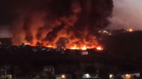 VIDEO:🔥 Corralón municipal en llamas, van 40 vehículos incendiados