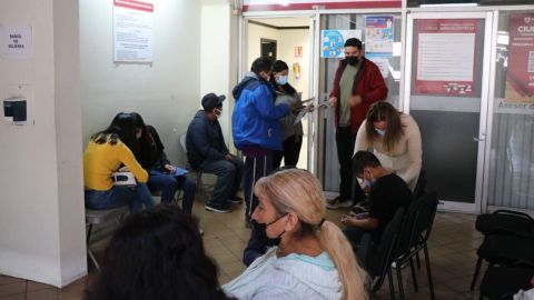 Otros cinco migrantes dejan el campamento El Chaparral de Tijuana