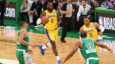 Lakers sufren derrota ante Celtics en el regreso de LeBron
