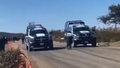 Video: Policías se enfrentan a ''arrancones'' con patrullas