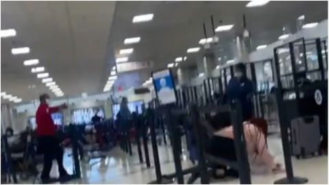 📹 VIDEO: Pasajero desata caos en aeropuerto al disparar arma por accidente