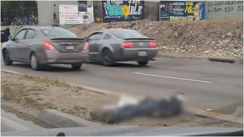 Reportan a hombre tirado en vía rápida