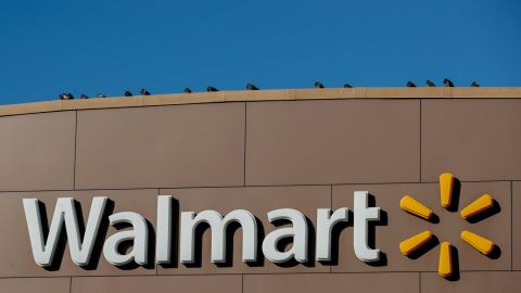 Mujer recibe $10 mdd de Walmart por incidente que le hizo perder una pierna