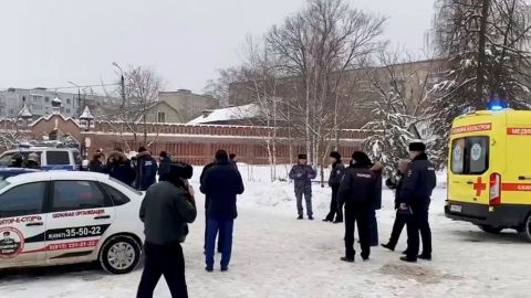 Ataque con artefacto explosivo deja 10 niños heridos en una escuela rusa