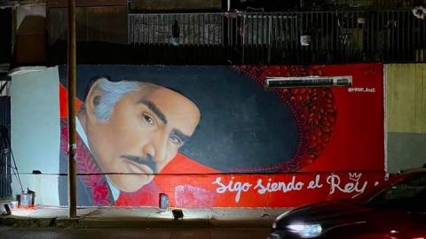 En honor a Vicente Fernández realizan mural