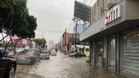 VIDEO: Calles inundadas por tormenta en Tijuana