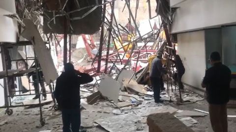 VIDEO: Se desploma techo de Plaza Otay; dos personas atrapadas