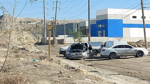 Dos 'encajuelados' en automóvil de Tijuana