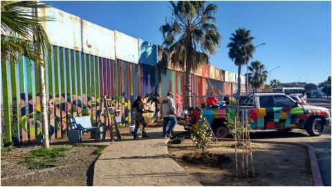 Celebran Día del Migrante con mural en Playas de Tijuana