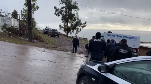 Balacera en Playas de Rosarito contra policías; caen dos agresores