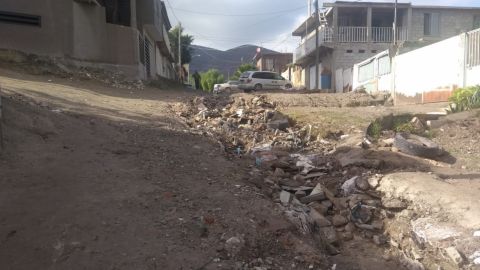 VIDEO: Vecinos de la Calle Etla, del Mariano, casi incomunicados