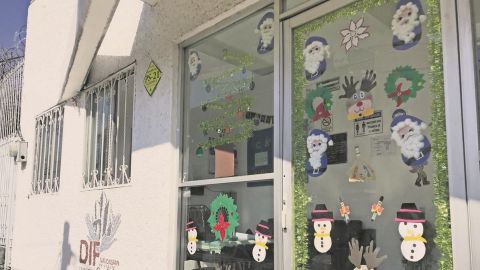 DIF olvida austeridad y rifa regalos de lujo a empleados