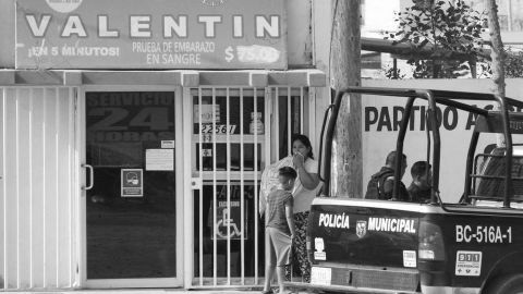 Dos policías fueron detenidos por muerte de niño durante balacera en Tijuana