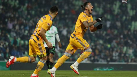 Salcedo se vistió de héroe y Tigres rescata empate ante Santos Laguna