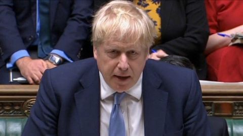 Boris Johnson pide perdón por fiestas en confinamiento; 'habrá cambios', asegura