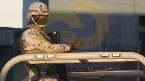 Joven es baleada frente a comensales en restaurante