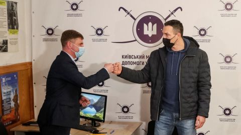 Excampeón mundial Wladimir Klitschko se alista en el Ejército de Ucrania