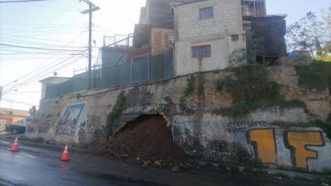 VIDEO: Muro de contención colapsa en la colonia Altamira
