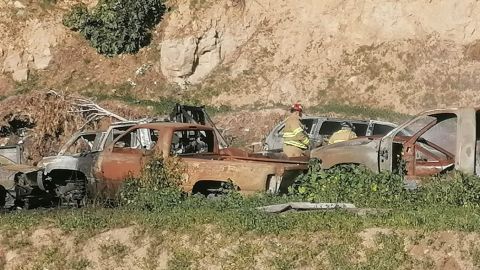 Incendio de autos abandonados provoca movilización de bomberos
