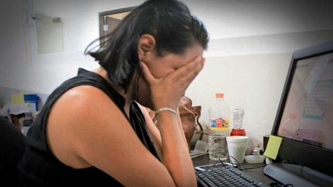 Gobierno prohíbe abrazos, piropos y regalos en dependencias