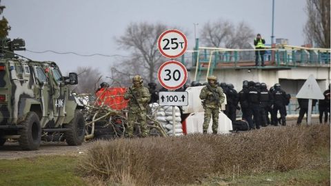 EU retira a casi todos los soldados que mantenía en Ucrania: Pentágono