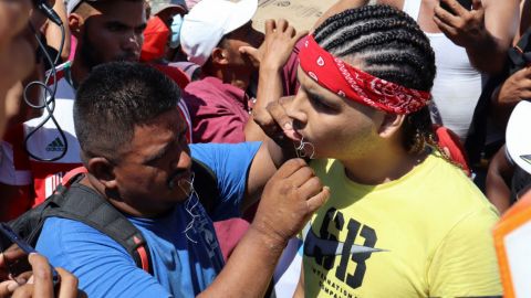 Migrantes desesperados se cosen la boca pidiendo tránsito libre en México