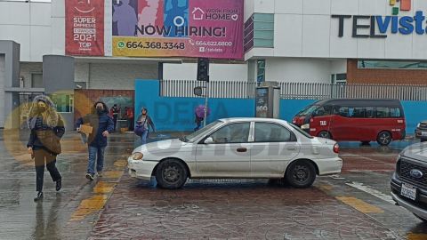 Semáforos sin funcionar en Tijuana causan caos