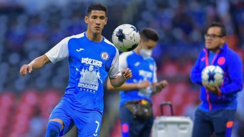 Cruz Azul rindió homenaje a Héctor Pulido con playera de calentamiento