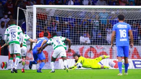 ¡De Súper Campeones! Acevedo atajó penal y tres contrarremates en segundos