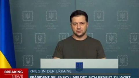Intérprete rompe en llanto al traducir discurso del presidente de Ucrania