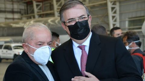 Marcelo Ebrard le da la bienvenida a Lula da Silva, expresidente de Brasil