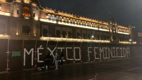 'México feminicida', comienzan las protestas y pintas en Palacio Nacional