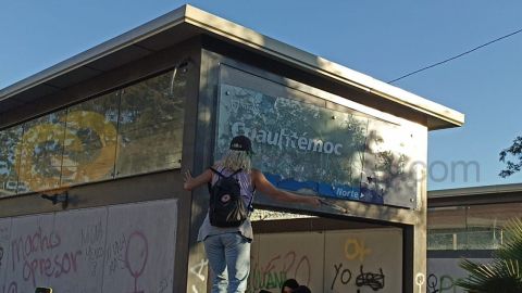 Feministas realizan pintas y causan destrozos en estaciones de SITT