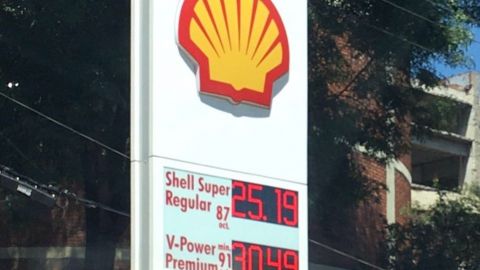 Estación vende en 30 pesos el litro de gasolina Premium, reportan usuarios