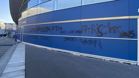 Instalaciones del PSG son pintadas con insultos tras eliminación de Champions
