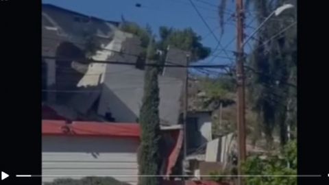 ⚠️🎥 ¡Peligro inminente! Momento exacto en que se derrumba casa de Camino Verde