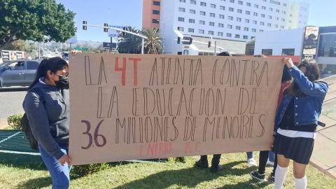 Estudiantes de Tijuana dicen NO a la eliminación de escuelas de tiempo completo
