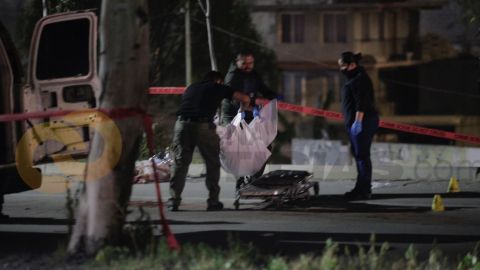 Tráiler lo atropella y muere al cruzar por la carretera