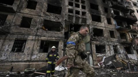 Ataque ruso deja decenas de muertos en la ciudad ucraniana de Mikolaev