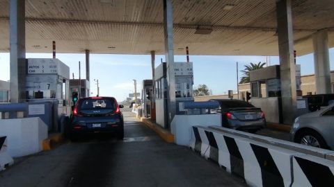 Sin tráfico luce carretera Tijuana-Ensenada