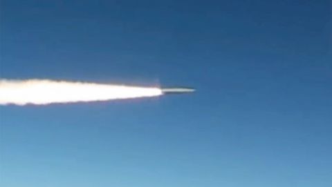 Rusia utiliza misiles hipersónicos para atacar un depósito de armas en Ucrania