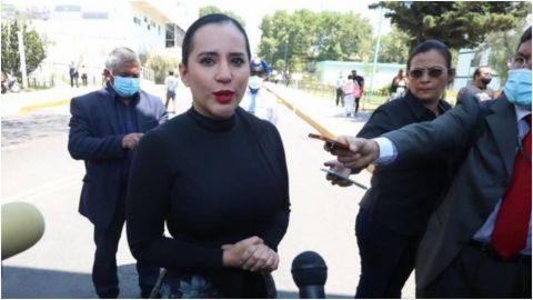 Sandra Cuevas se disculpa con policías pero no acepta su responsabilidad