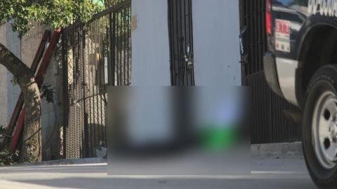 Dejan cuerpo en un carro en la colonia Libertad