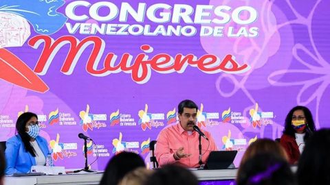 ''La mujer tiene la tarea de parir'', dice Maduro en Congreso de mujeres