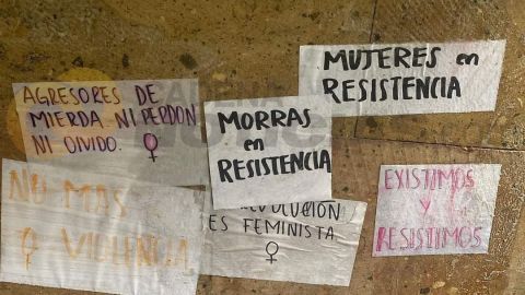 Feministas se manifiestan en bar donde dos estudiantes fueron agredidas