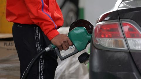 Proponen 12 años de cárcel para quienes vendan litros de gasolina incompletos