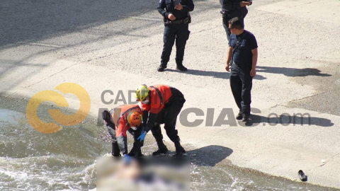 Cuelgan cuerpo de puente, y en el canal localizan ejecutado