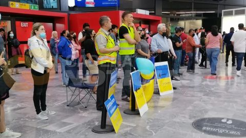 Designan área exclusiva para ucranianos en aeropuerto de Tijuana