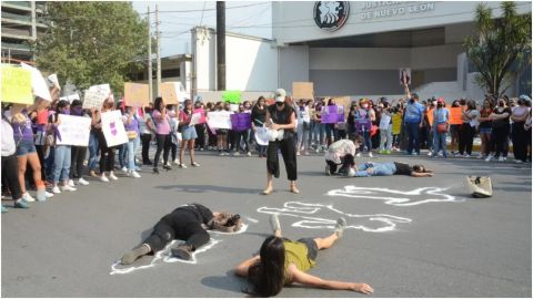 Protestan frente a Fiscalía por María Fernanda y otras mujeres desaparecidas